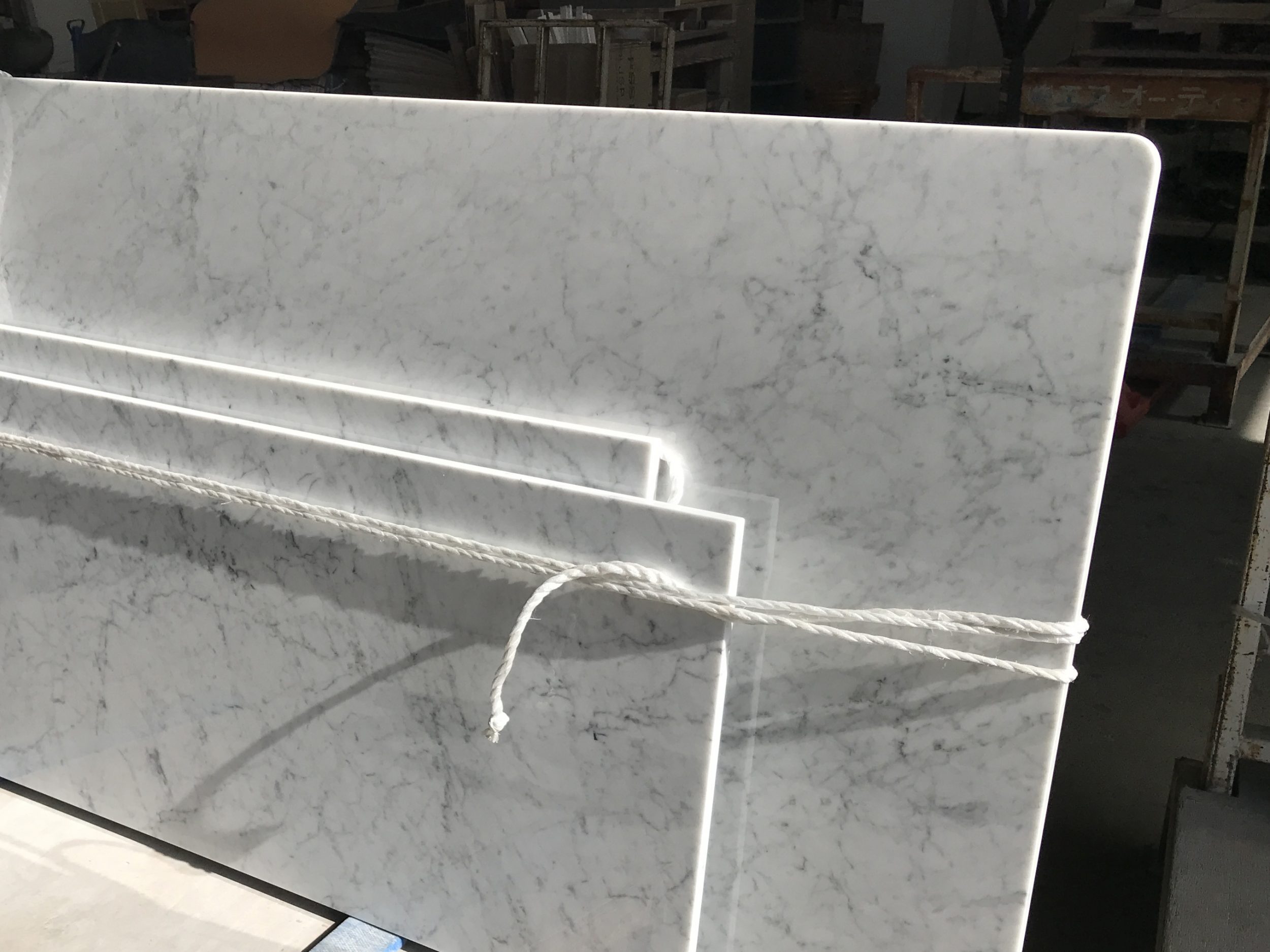 天然大理石ビアンコカラーラのの天板