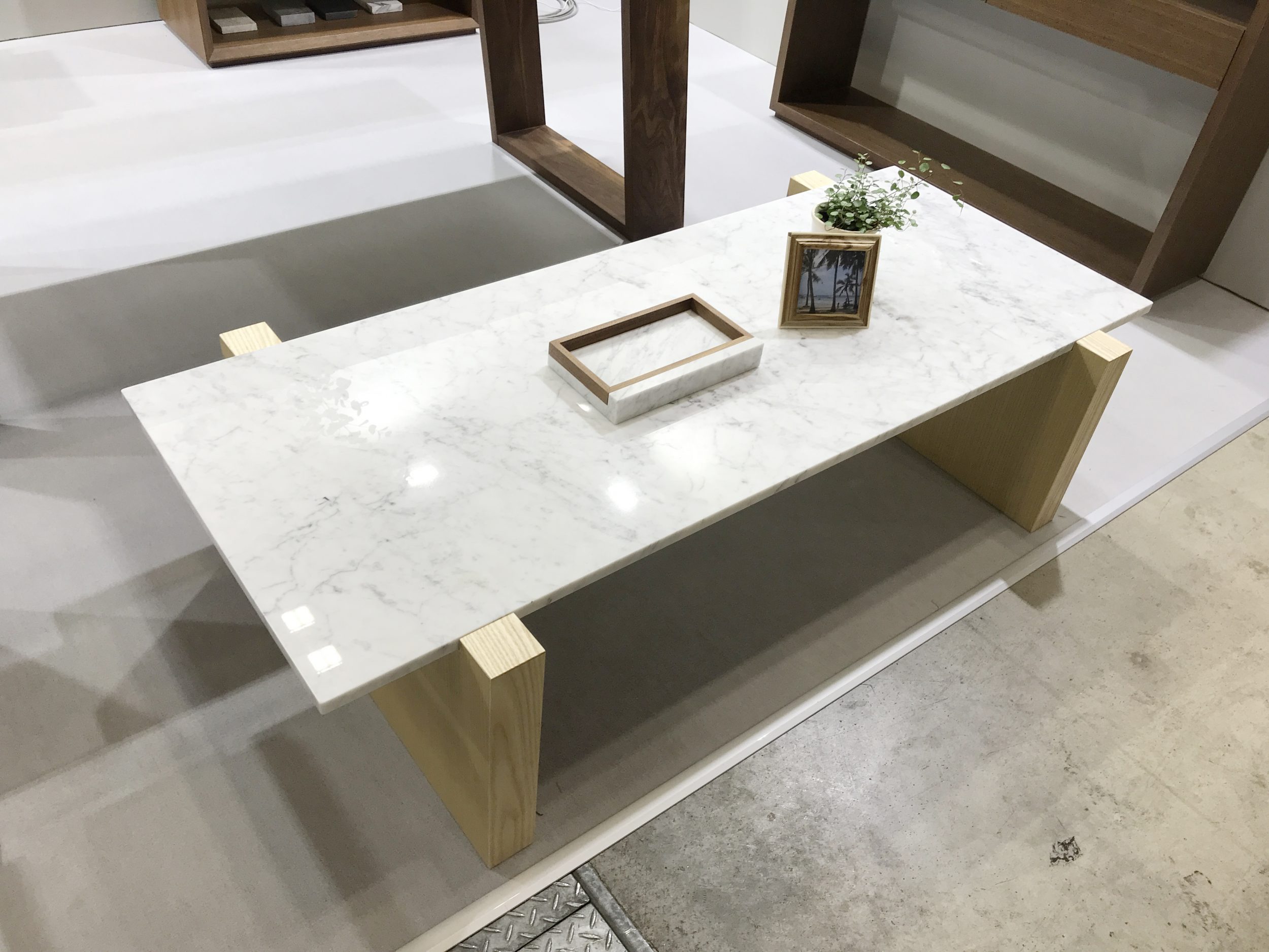 大理石家具URBANOリビングテーブル