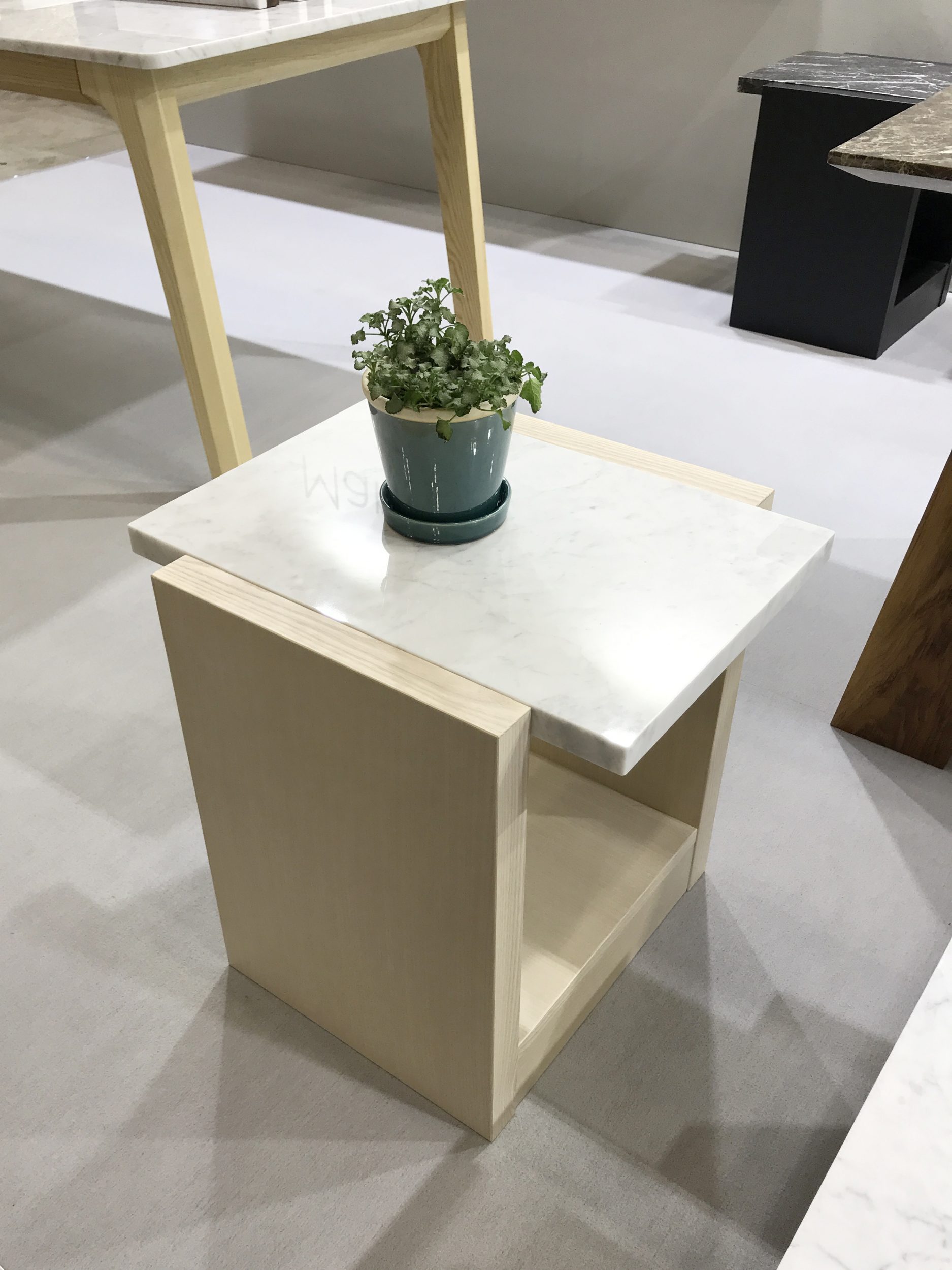 大理石家具URBANOサイドテーブル