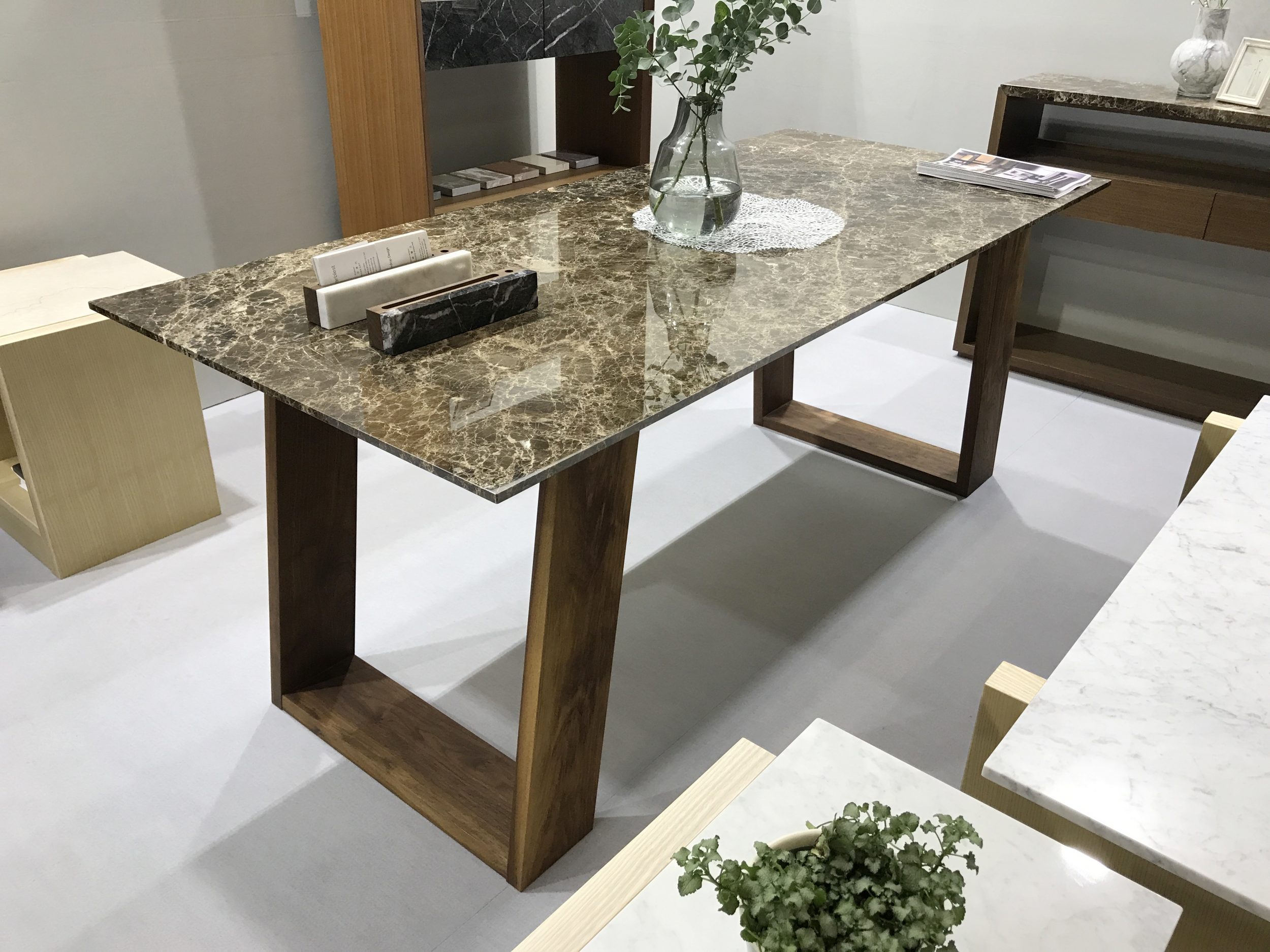 大理石家具URBANOダイニングテーブル