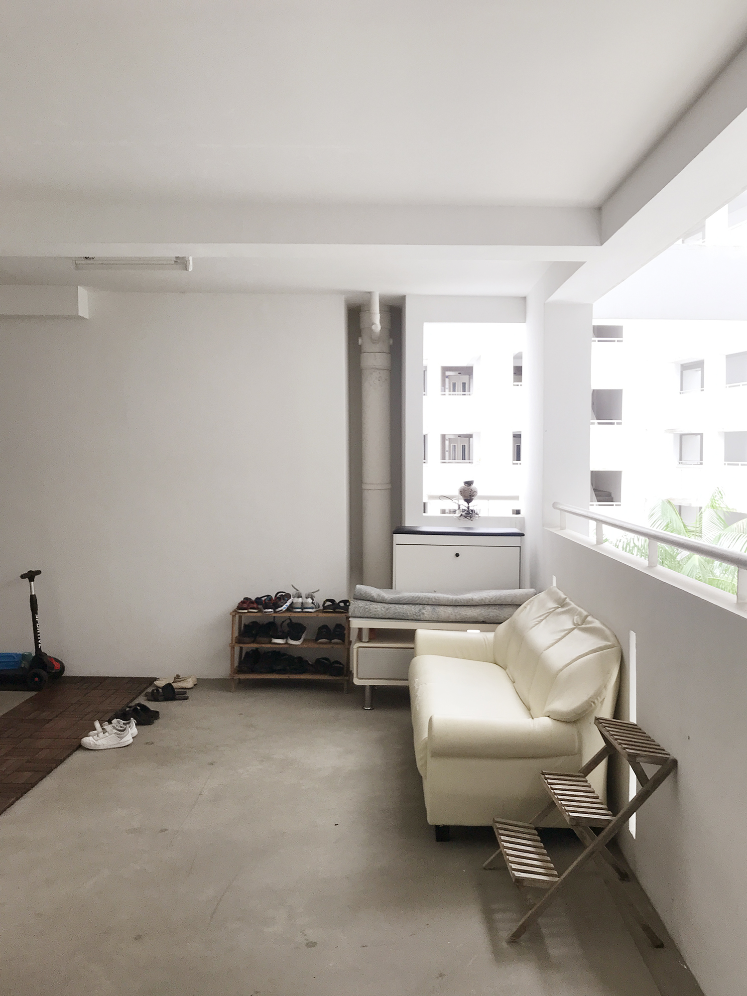 シンガポールの公共団地HDBの外のリビング