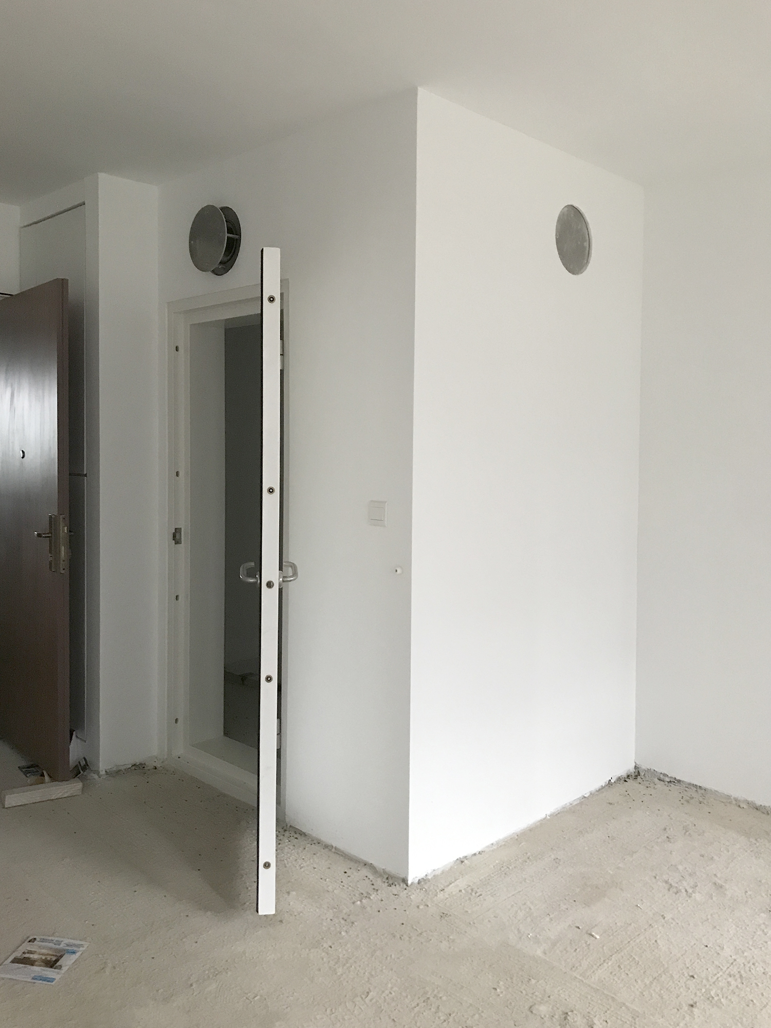 シンガポールの公共団地HDB  非常用ボムシェルター