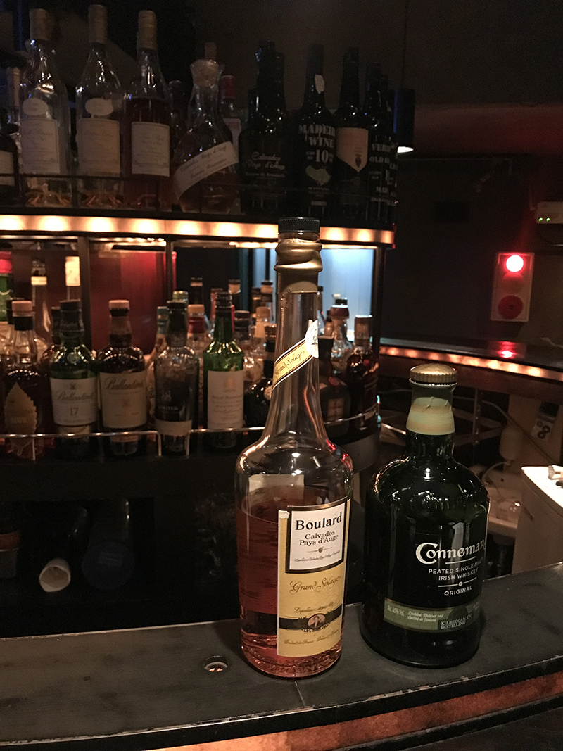 吉祥寺のバーカウンター