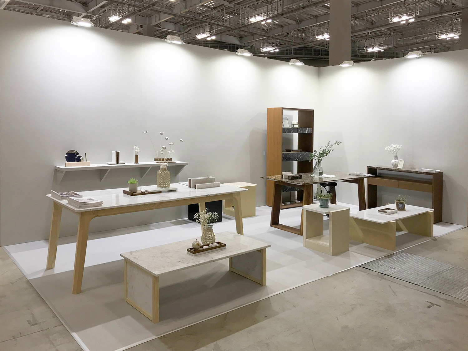 石の家具専門店feelstone