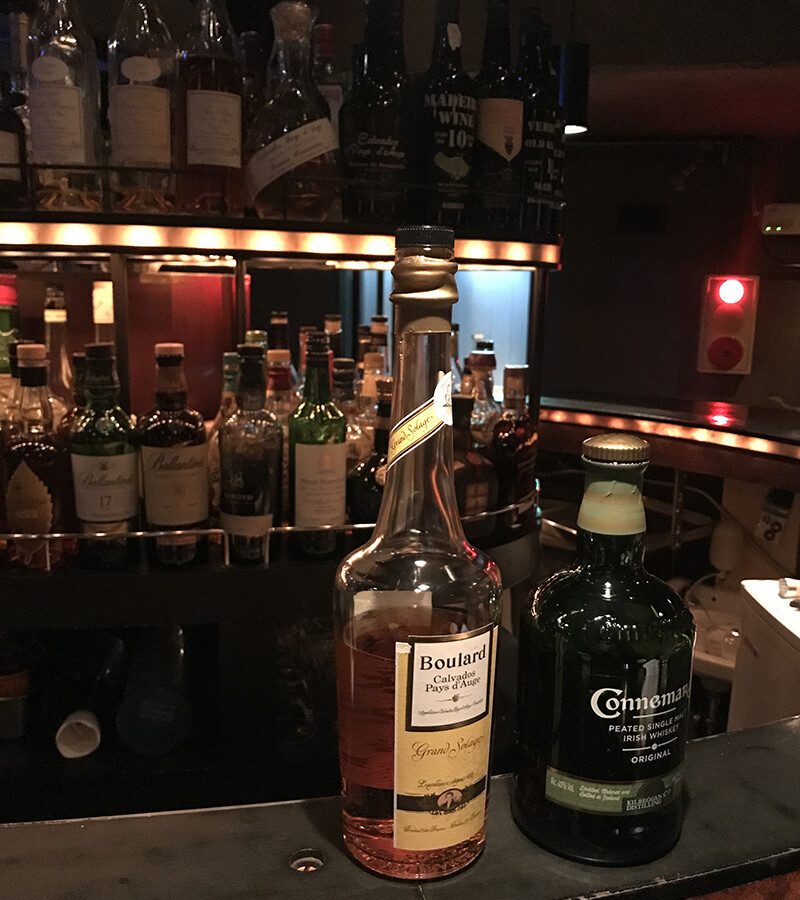 吉祥寺のバーカウンター